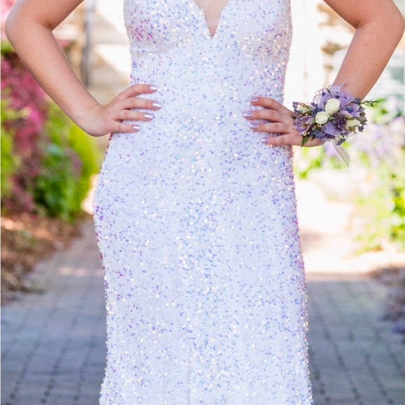 Elegant White Strapless Prom/Evening/Wedding Gown - Picture 3 of 7